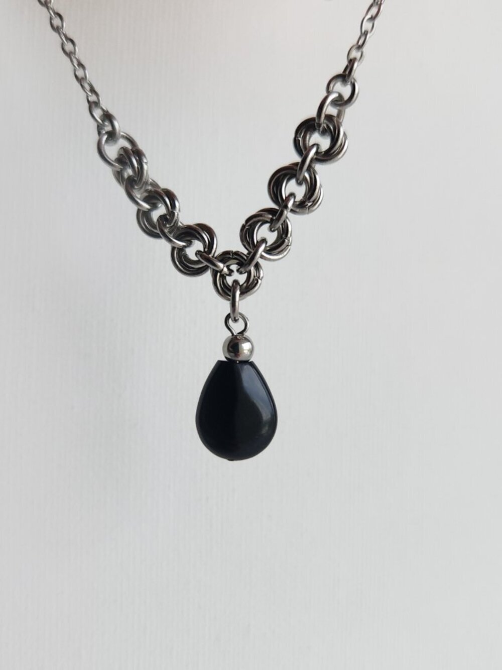 Gothic black onyx and silver necklace with a small silver chain - Picture 5 of 8